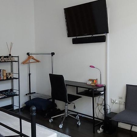 City Center Minimalist Apartment Oradea Exterior photo