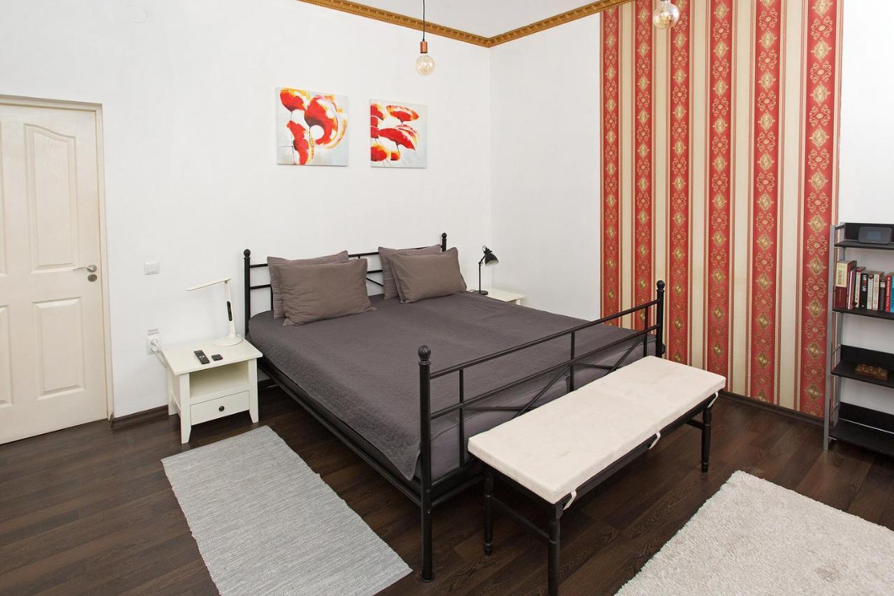 City Center Minimalist Apartment Oradea Exterior photo